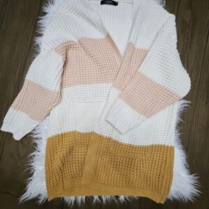 Stylish Knit Cardigan in Cream, Pink, and Gold